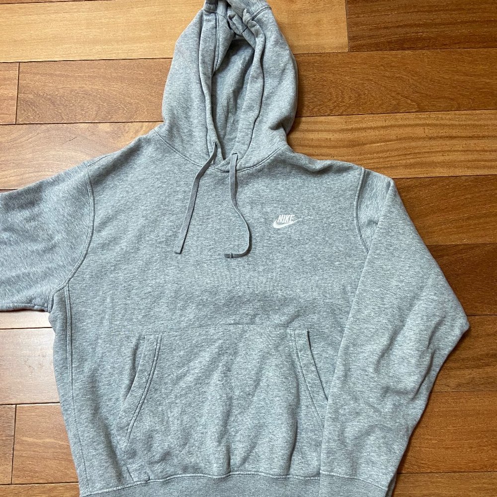 Nike Sportswear Club Fleece Hoodie, Medium, Grey